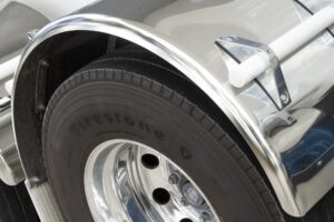 Close-up of RHINO stainless steel mudguard with ripple-free edge on trailer wheel
